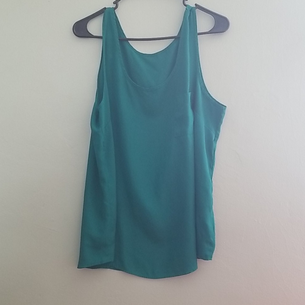 Emerald sleeveless blouse with left pocket